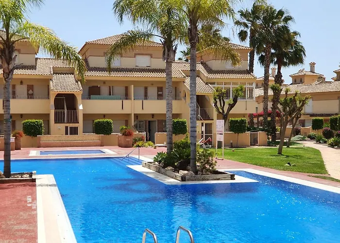 The Hideaway 2 Bed Poolside Groundfloor Apartment On Albatros Full Ac Free Fast Wifi