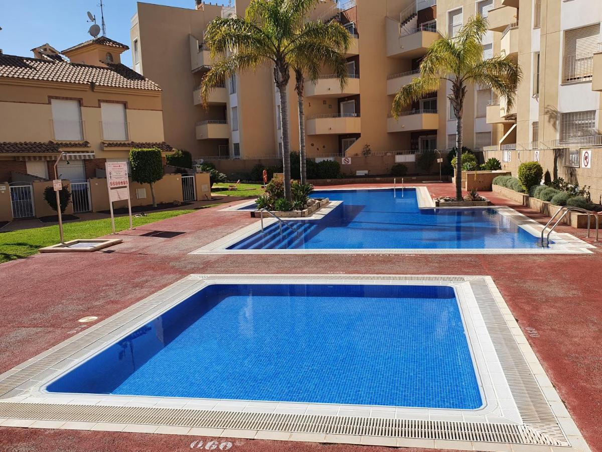 The Hideaway 2 Bed Poolside Groundfloor On Albatros Full Ac Free Fast Wifi