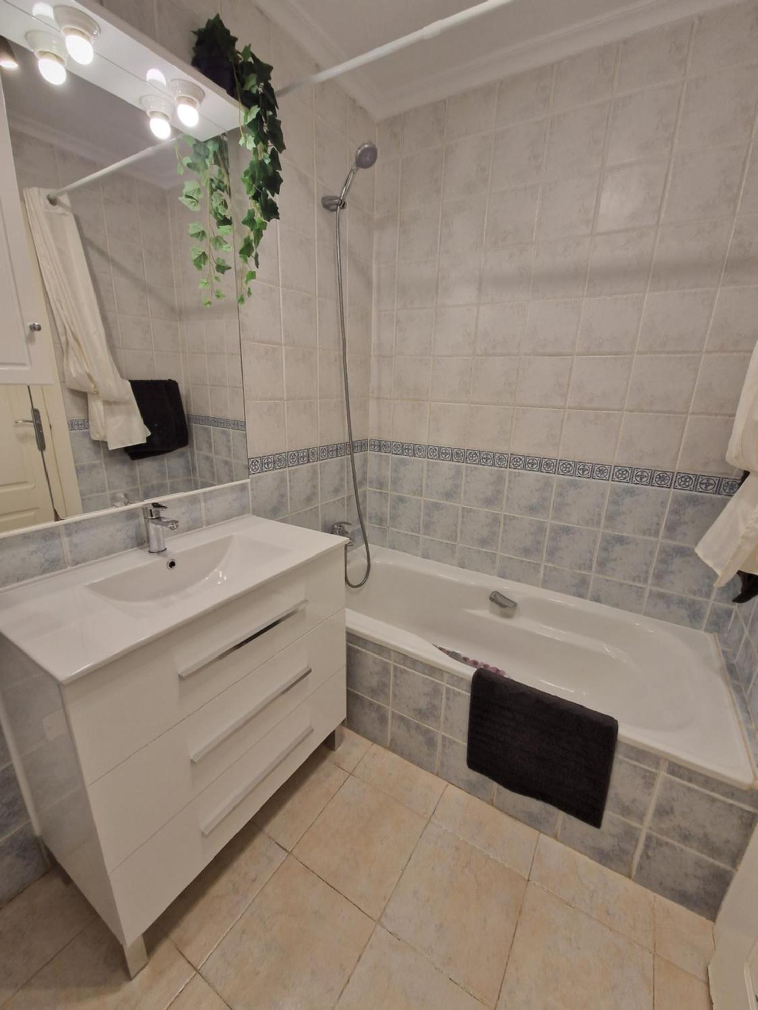The Hideaway 2 Bed Poolside Groundfloor On Albatros Full Ac Free Fast Wifi *
